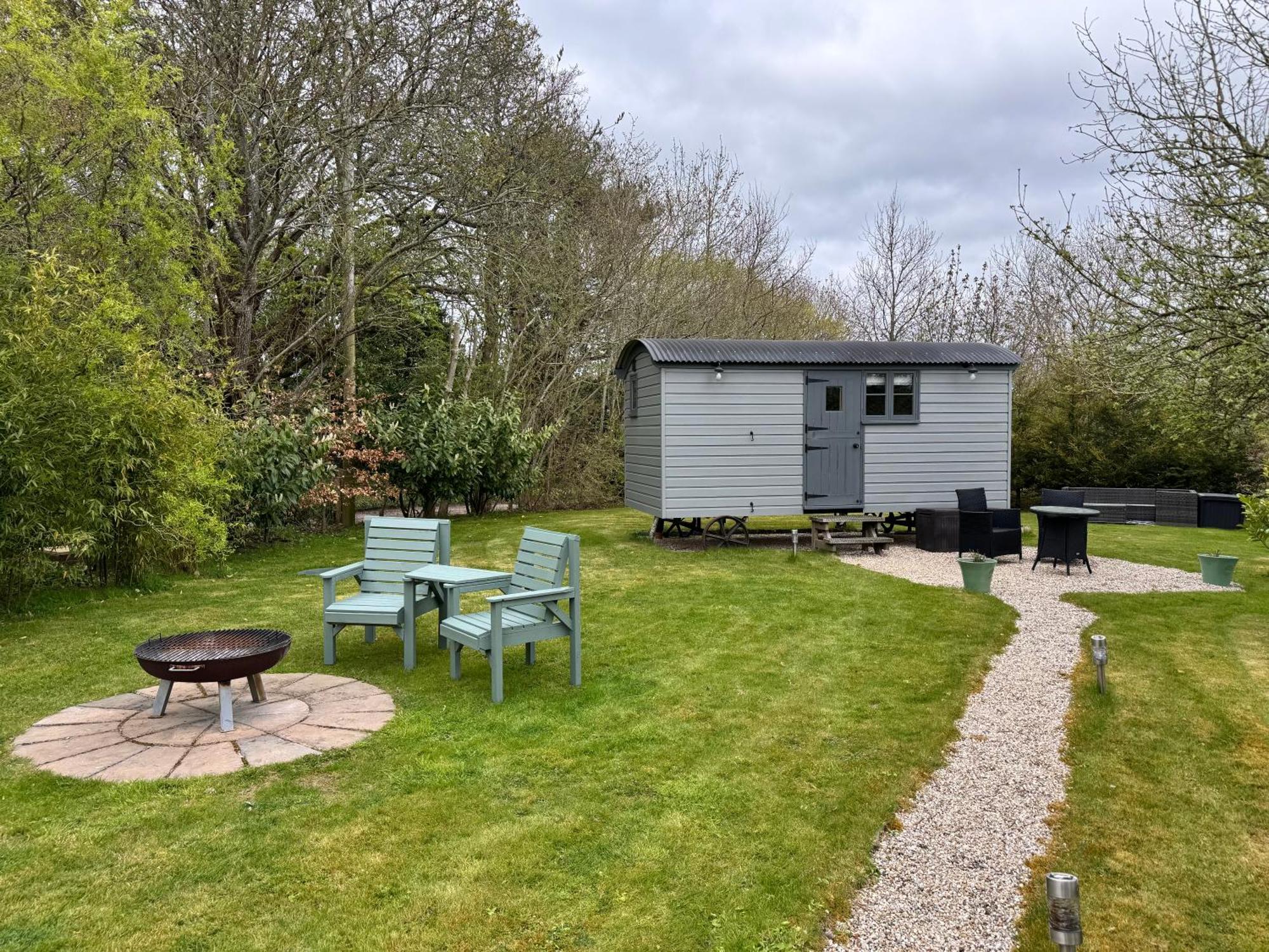 Greatwood Shepherds Hut Battle Exterior foto