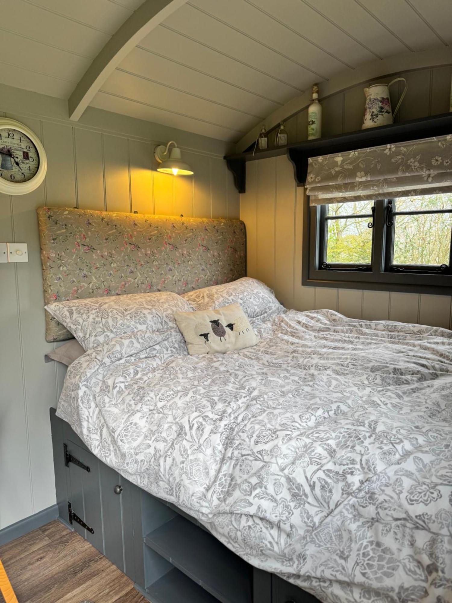 Greatwood Shepherds Hut Battle Exterior foto